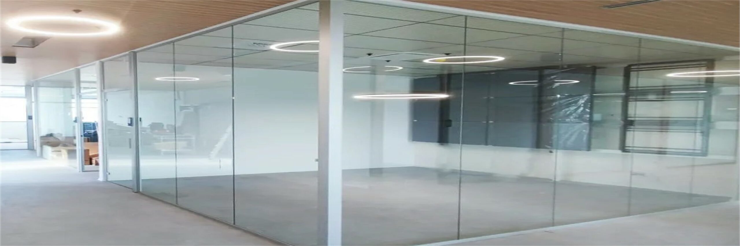 https://www.elshinetech.it/wp-content/uploads/2025/05/VETRO-HEADER-PARETE-DIVISORIA-3-scaled.jpg